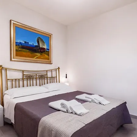 Rosa Mondello Holiday home