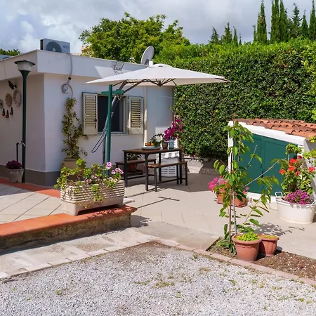 Rosa Mondello Holiday home